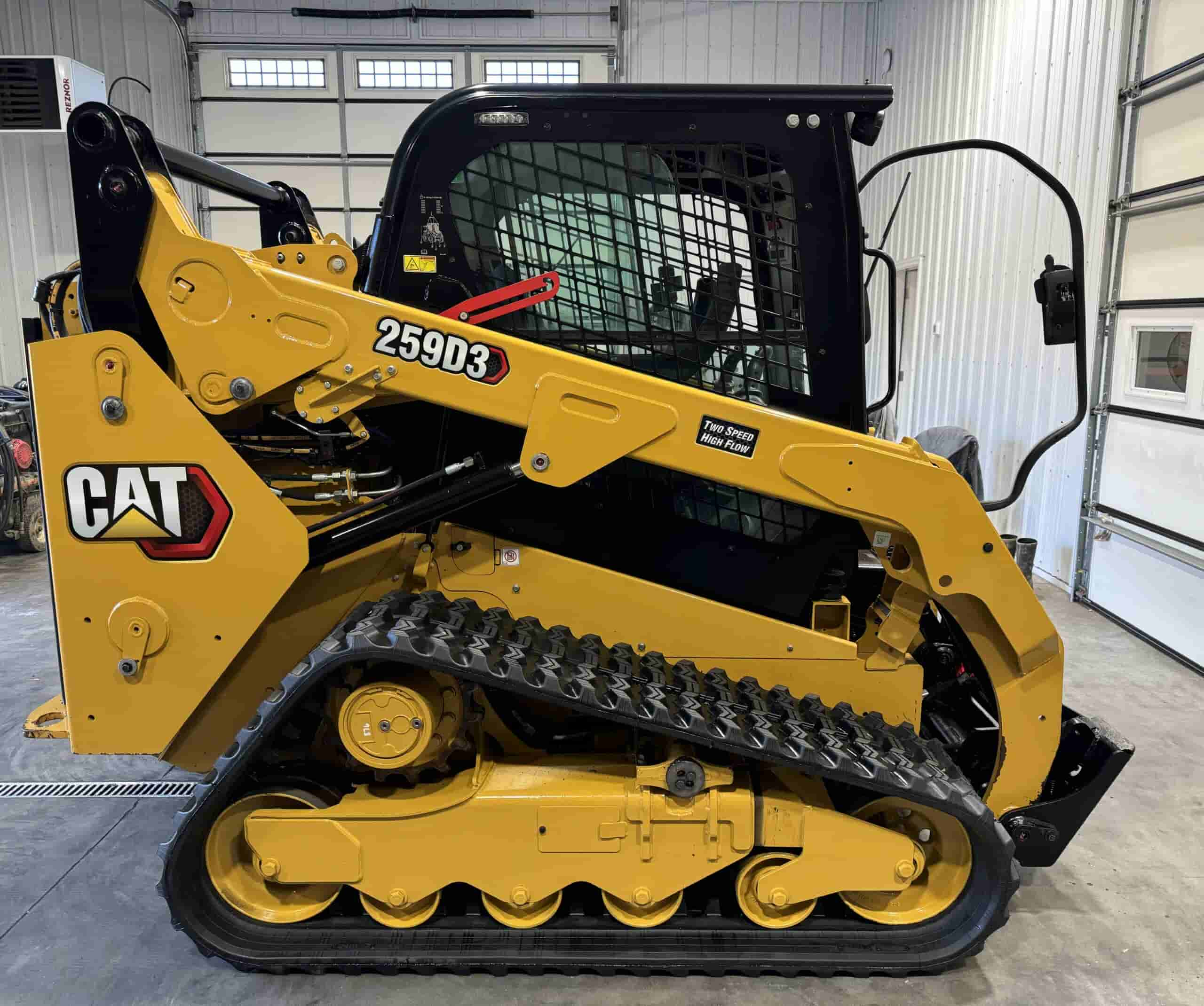 2022 CAT 259D3 HIGH FLOW
